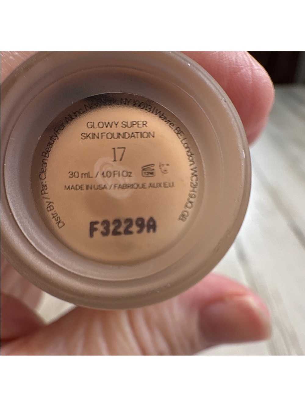 Saie Glowy Super Skin Liquid Foundation Shade 17 30 mL / 1.0 fl oz - Picture 2 of 9